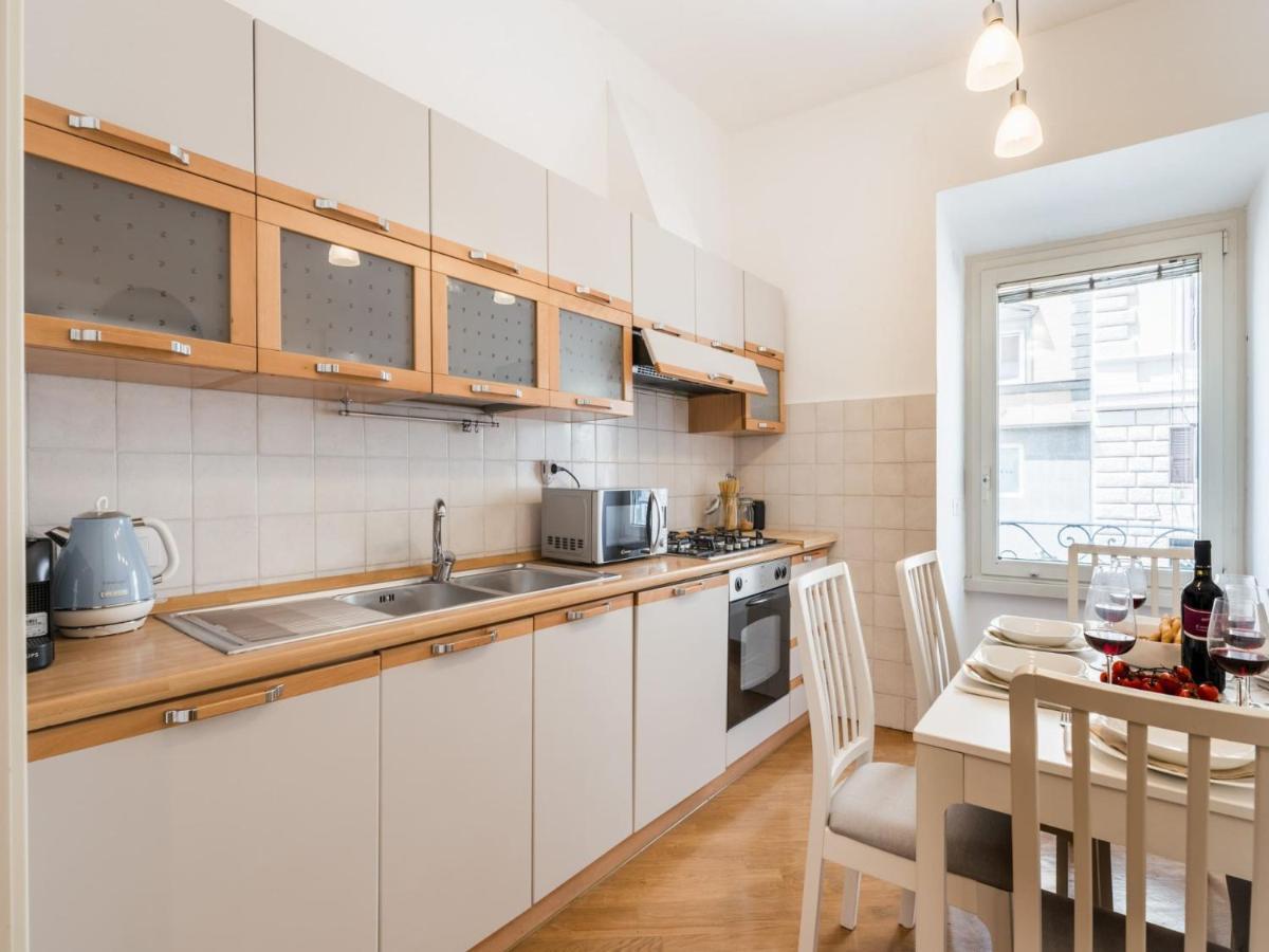 The Best Rent - Spacious Three-Bedroom Apartment Near The Colosseum Rzym Zewnętrze zdjęcie