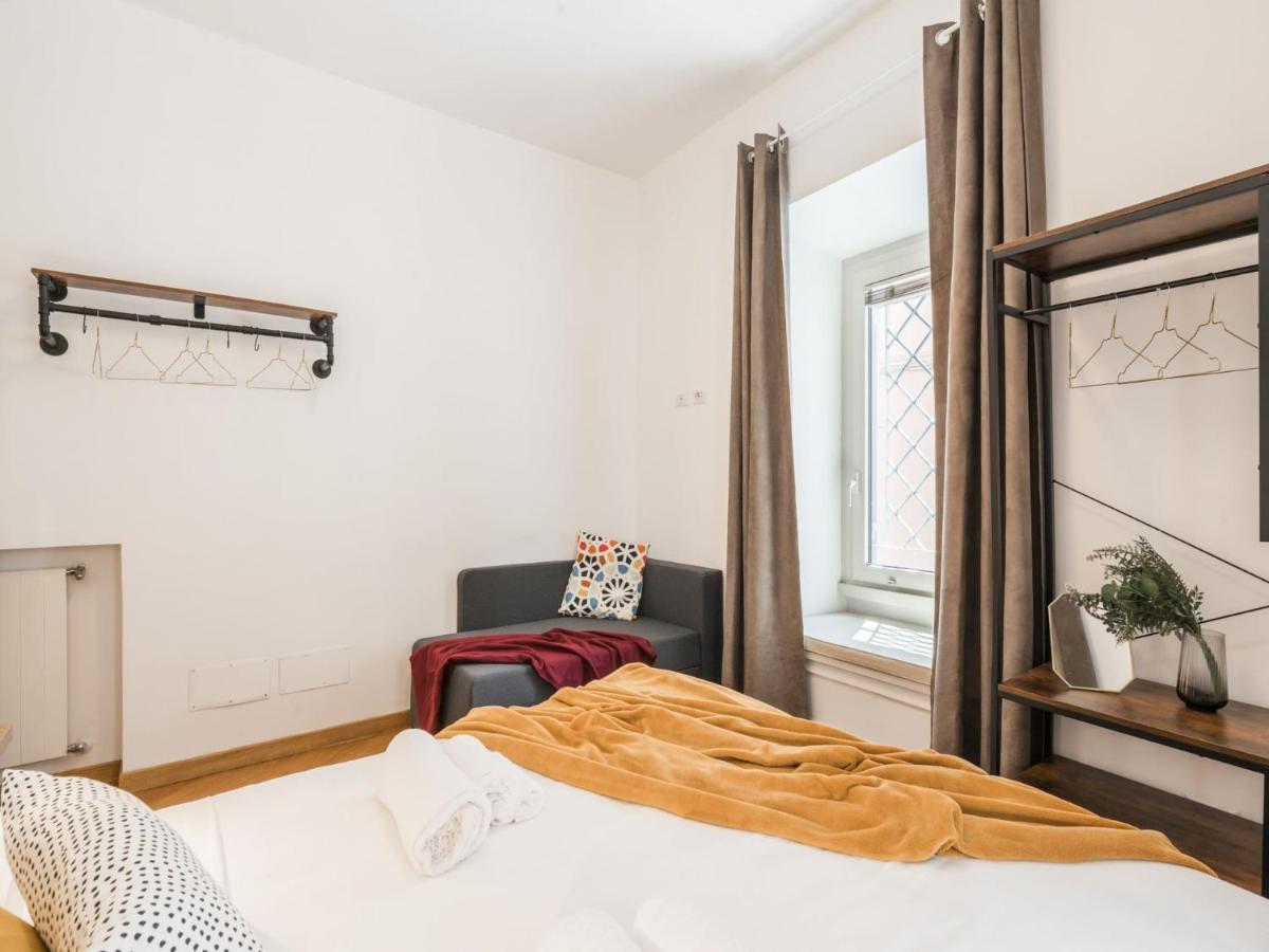 The Best Rent - Spacious Three-Bedroom Apartment Near The Colosseum Rzym Zewnętrze zdjęcie