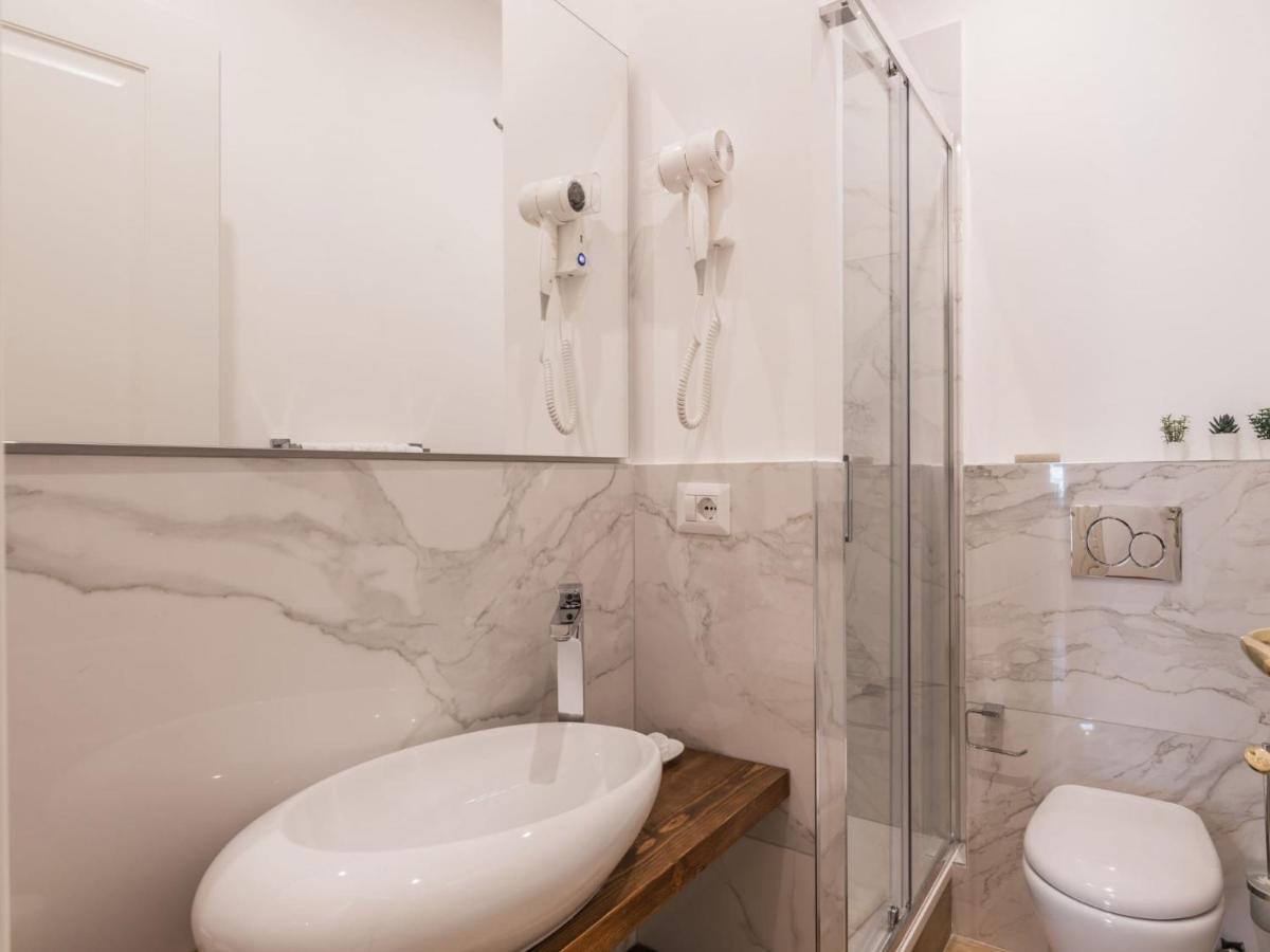 The Best Rent - Spacious Three-Bedroom Apartment Near The Colosseum Rzym Zewnętrze zdjęcie